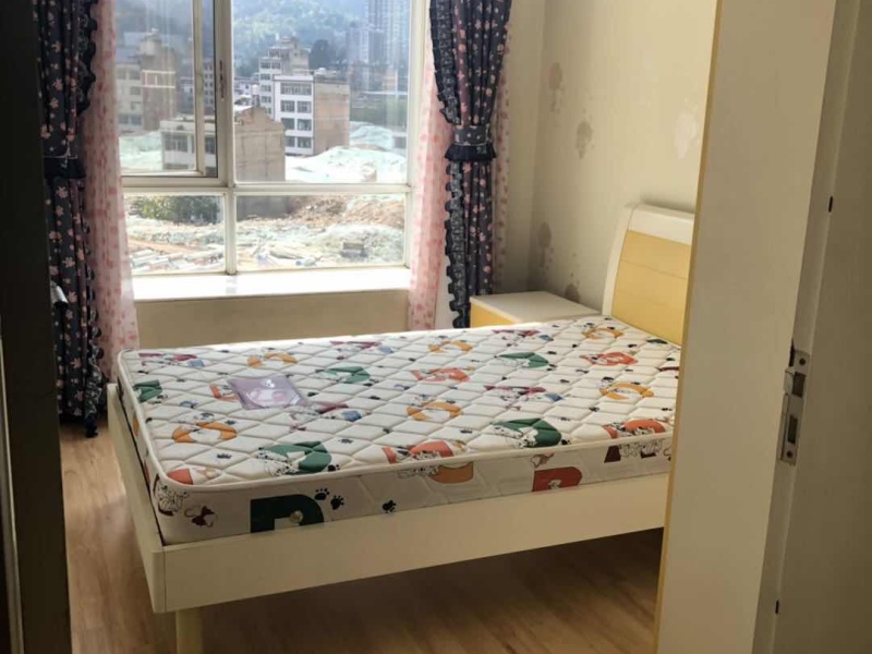 5室2廳2陽臺 大成名園臥室