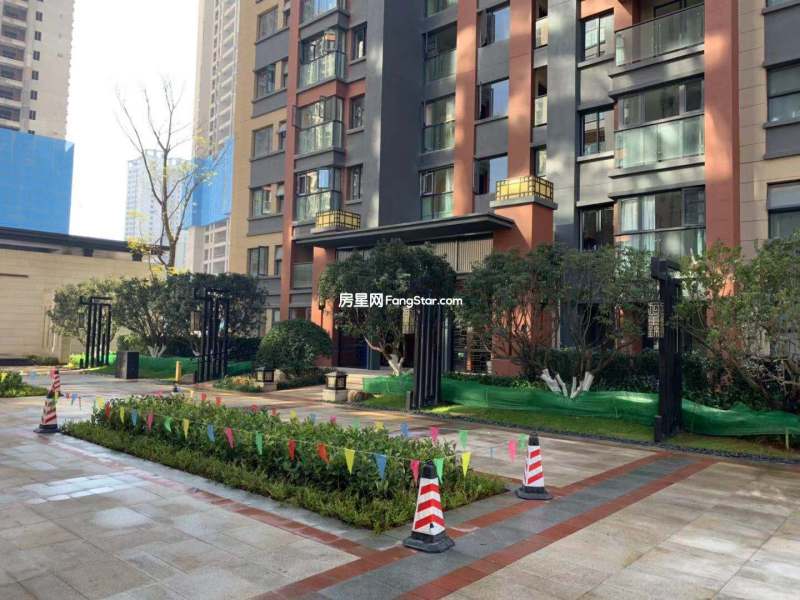 3室2廳2陽(yáng)臺(tái) 潤(rùn)城五福臨客廳