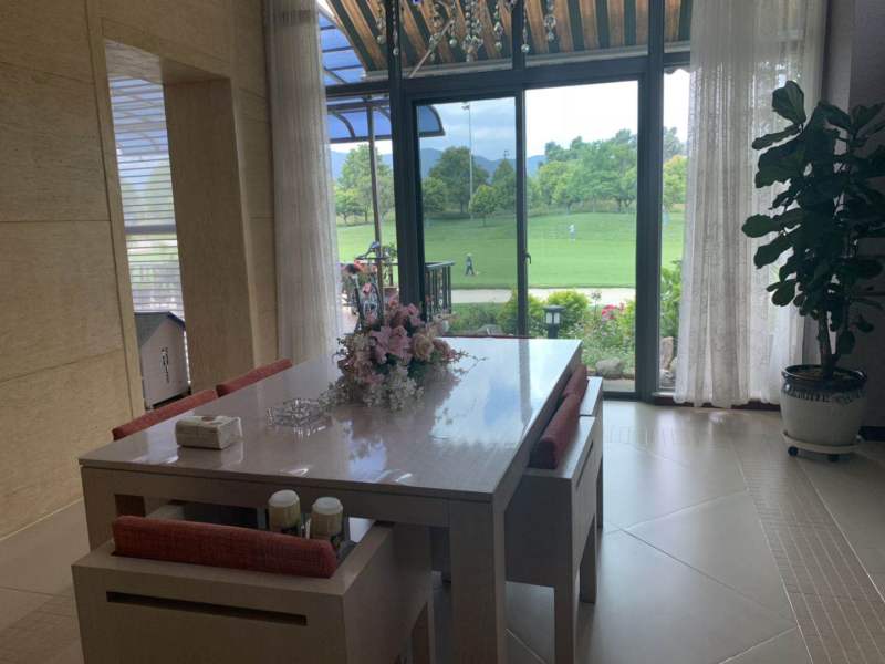 5室2廳3陽(yáng)臺(tái) 滇池高爾夫別墅別墅餐廳