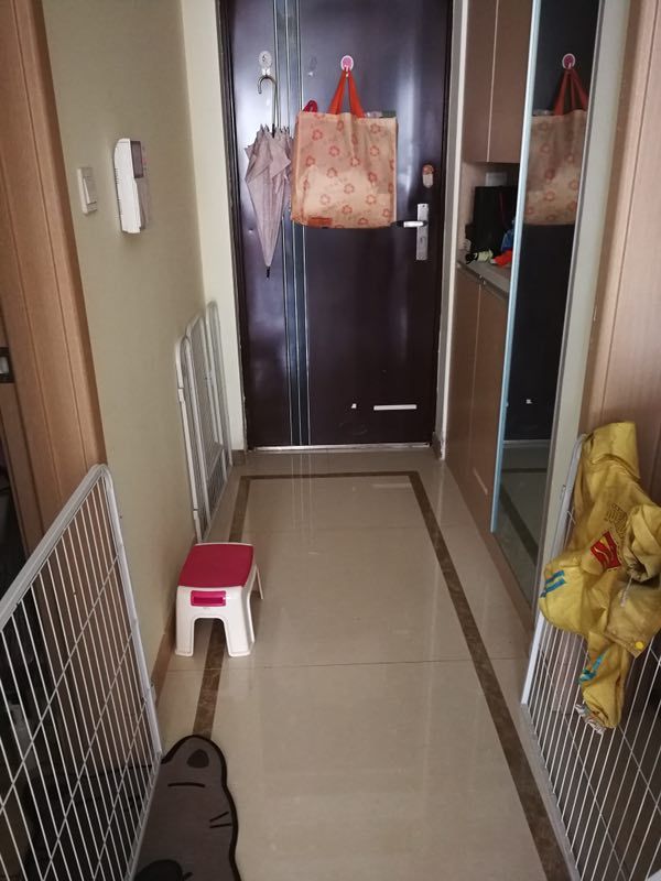 2室2廳1陽臺 中海學府路8號門廳