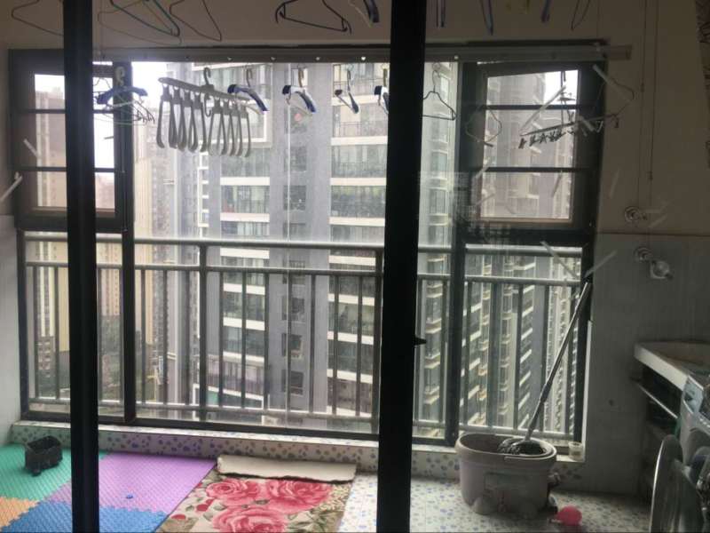 4室2廳1陽(yáng)臺(tái) 假日城市陽(yáng)臺(tái)