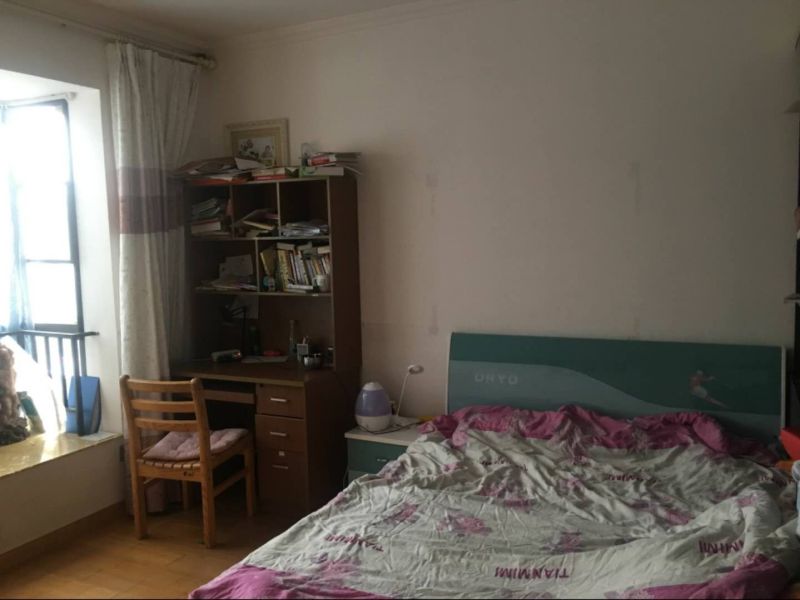 4室2廳1陽(yáng)臺(tái) 假日城市臥室