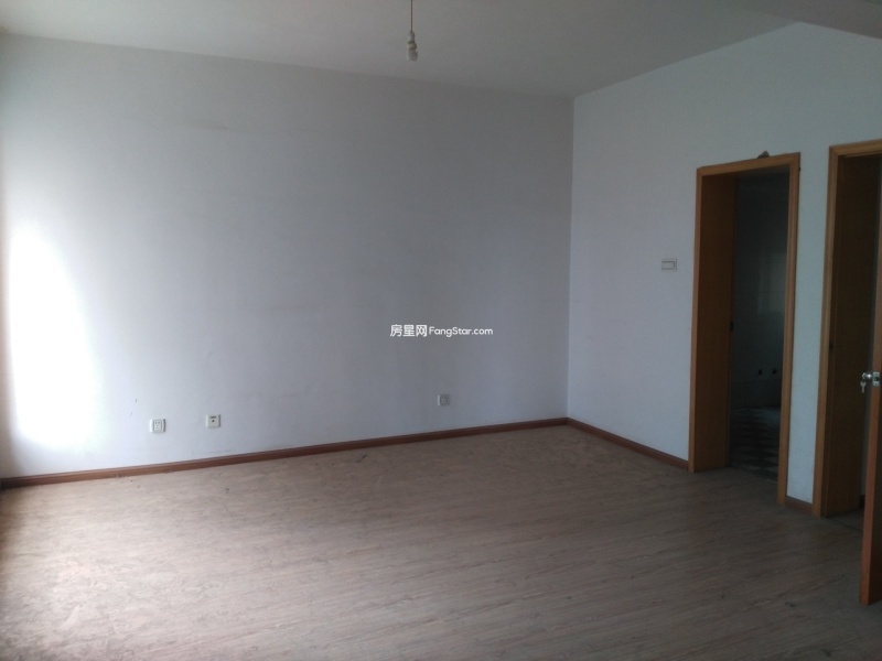 4室2廳2陽臺 鑫逸苑臥室