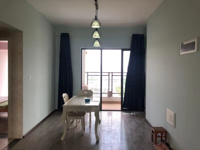 3室2廳3陽臺(tái) 綠地海珀瀾庭餐廳