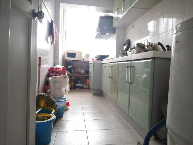 2室2廳1陽臺 藍色經(jīng)典現(xiàn)代洋房門廳