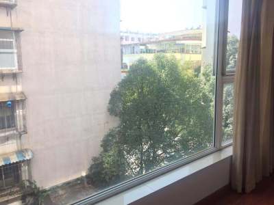 4室2廳2陽臺 凱苑小區(qū)陽臺