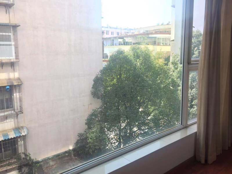 4室2廳2陽臺 凱苑小區(qū)陽臺