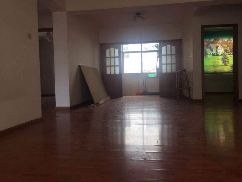 4室2廳2陽臺 凱苑小區(qū)餐廳