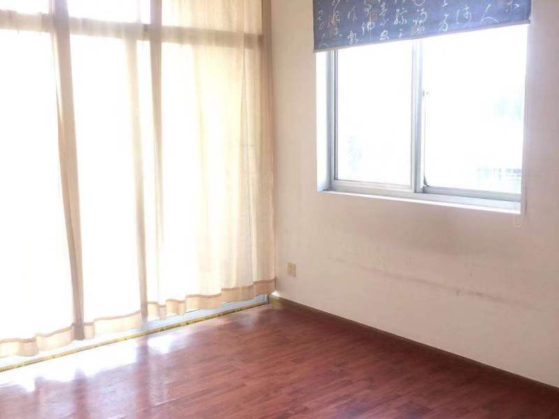 4室2廳2陽臺 凱苑小區(qū)臥室