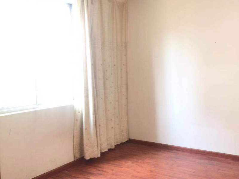 4室2廳2陽臺 凱苑小區(qū)臥室