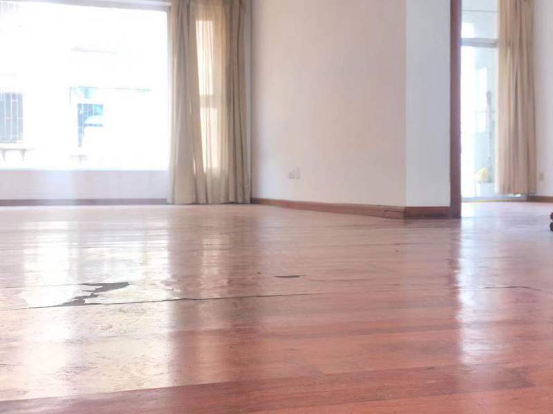 4室2廳2陽臺 凱苑小區(qū)客廳