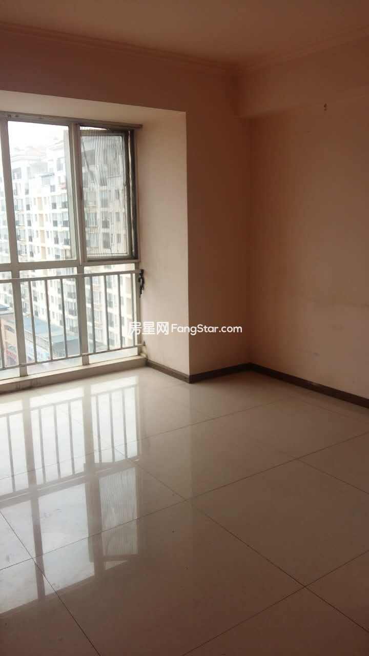 2室1廳1陽(yáng)臺(tái) 玫瑰灣小區(qū)公寓客廳