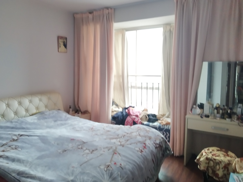 4室2廳2陽臺 世紀(jì)城華春苑臥室