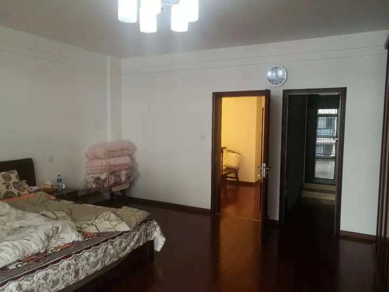 5室2廳3陽臺 香檳小鎮(zhèn)別墅臥室