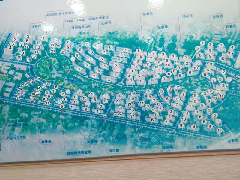 4室2廳4陽臺(tái) 世紀(jì)城沁春苑客廳