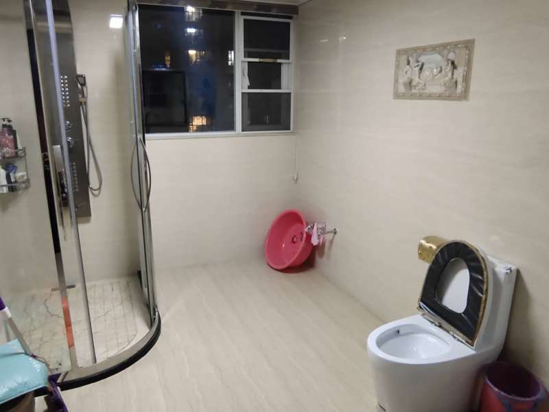 5室2廳2陽臺(tái) 世紀(jì)城華春苑衛(wèi)生間