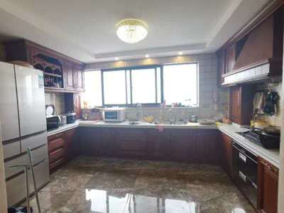 4室2廳2陽(yáng)臺(tái) 同德昆明廣場(chǎng)A區(qū)廚房