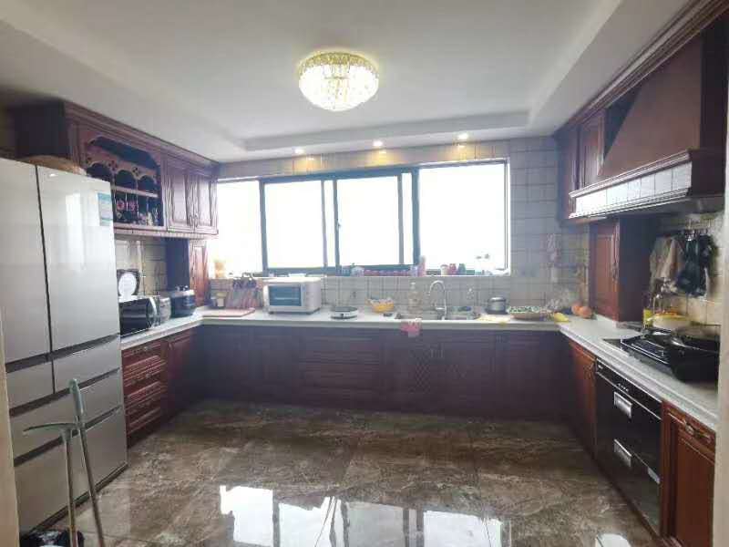 4室2廳2陽(yáng)臺(tái) 同德昆明廣場(chǎng)A區(qū)廚房