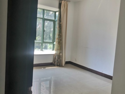 4室2廳3陽(yáng)臺(tái) 艾詩(shī)林根