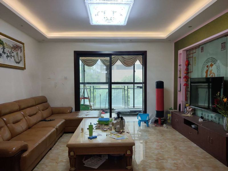 4室2廳1陽(yáng)臺(tái) 鑫都韻城客廳