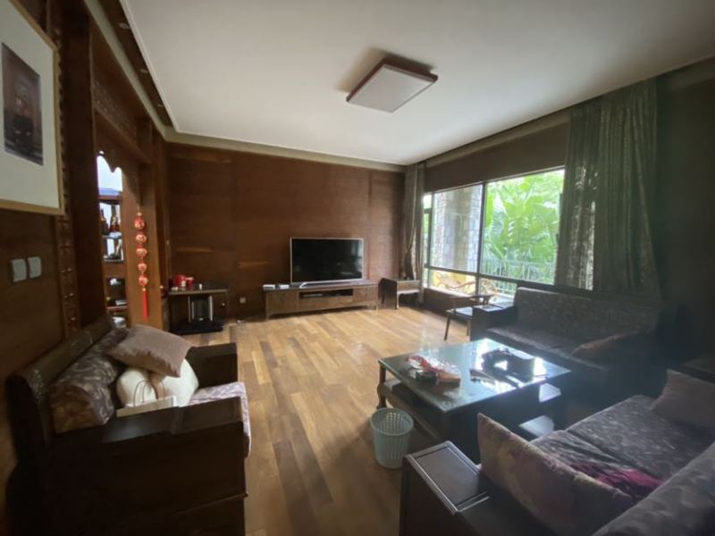 7室4廳1陽(yáng)臺(tái) 銀海暢園東區(qū)別墅臥室