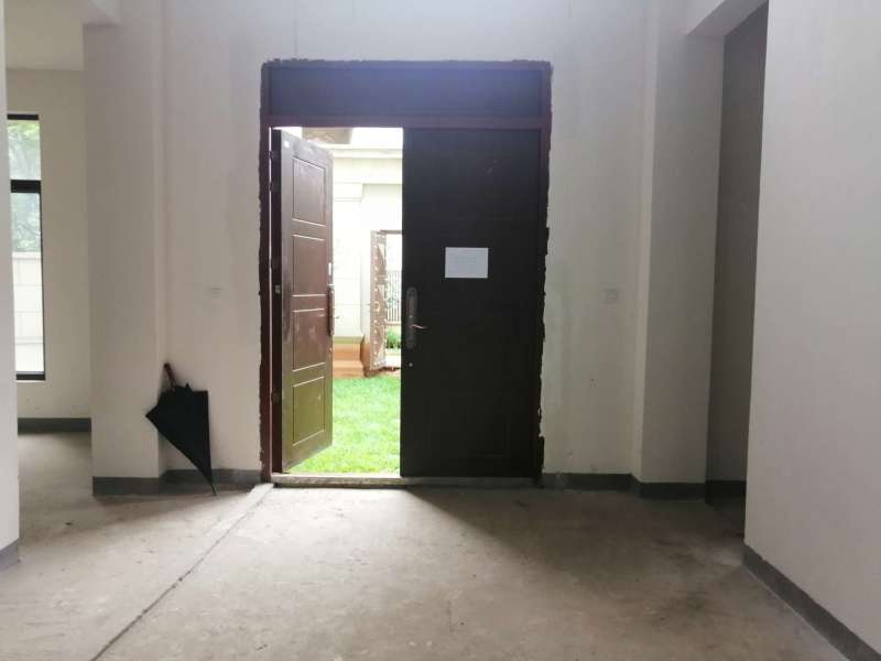 5室3廳 綠地海珀瀾庭別墅門(mén)廳