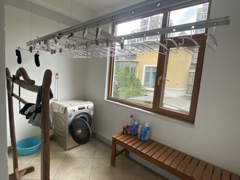 7室4廳1陽(yáng)臺(tái) 銀海暢園東區(qū)別墅客廳