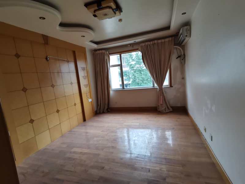 3室2廳2陽(yáng)臺(tái) 陽(yáng)光花園二期昊苑臥室