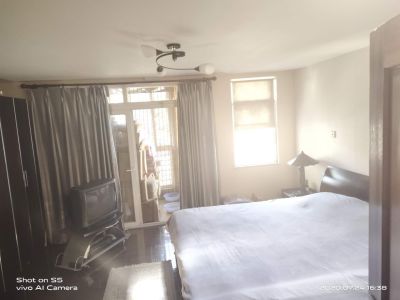 5室2廳2陽(yáng)臺(tái) 加州楓景別墅臥室