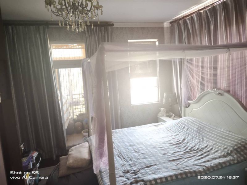 5室2廳2陽(yáng)臺(tái) 加州楓景別墅臥室