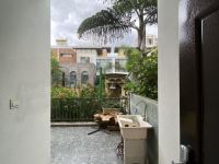 7室4廳1陽(yáng)臺(tái) 銀海暢園東區(qū)別墅臥室