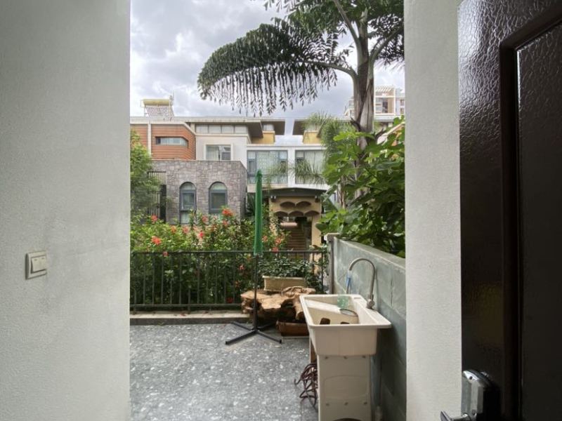 7室4廳1陽(yáng)臺(tái) 銀海暢園東區(qū)別墅臥室