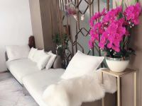 6室3廳2陽(yáng)臺(tái) 綠地海珀瀾庭別墅客廳