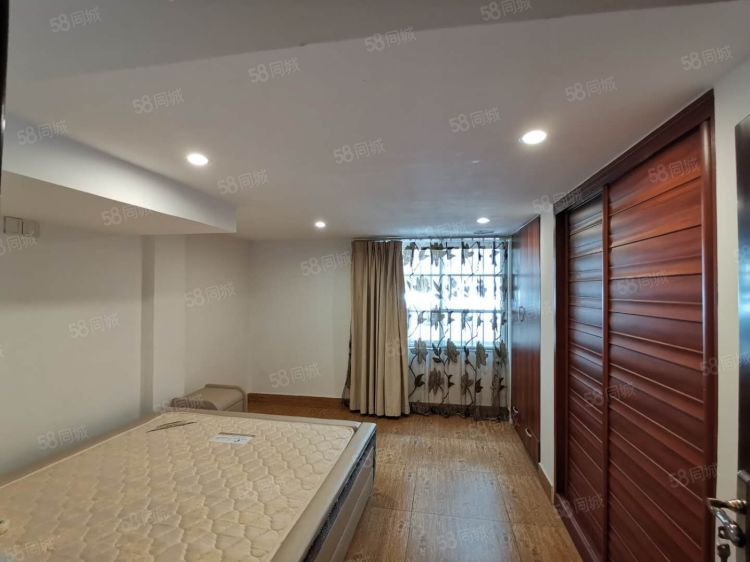 5室3廳4陽臺(tái) 滇池衛(wèi)城微風(fēng)島別墅臥室