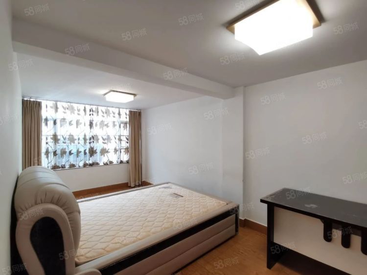 5室3廳4陽臺(tái) 滇池衛(wèi)城微風(fēng)島別墅臥室