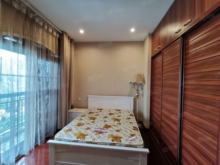 5室3廳4陽臺(tái) 滇池衛(wèi)城微風(fēng)島別墅臥室