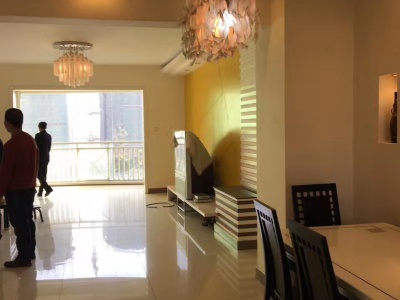 4室2廳2陽(yáng)臺(tái) 春之城