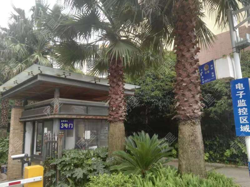 5室3廳2陽臺(tái) 金岸春天別墅客廳