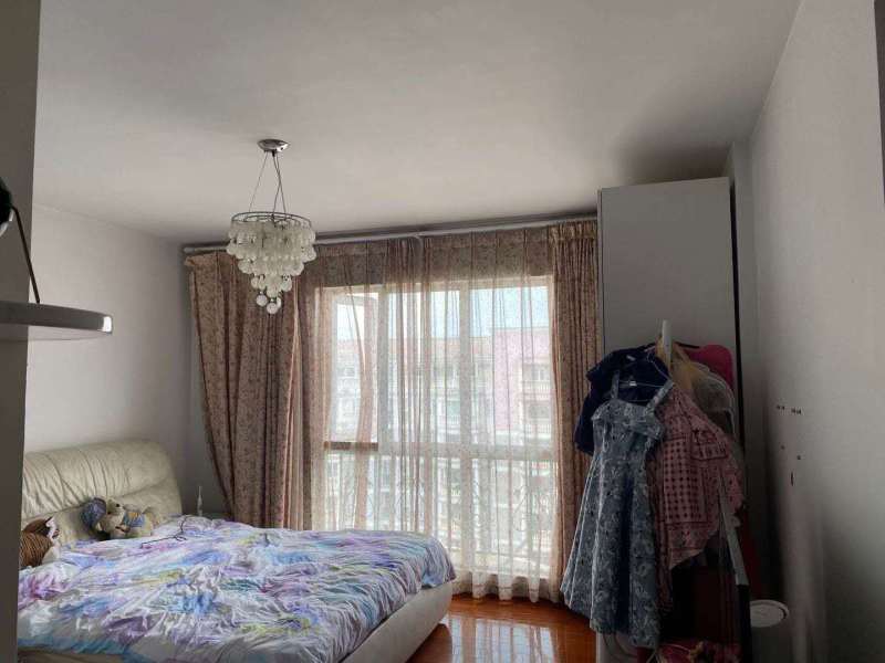 4室2廳2陽臺(tái) 世紀(jì)城玉春苑臥室