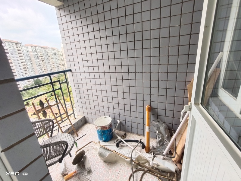 2室2廳2陽臺 世紀(jì)城玉春苑客廳