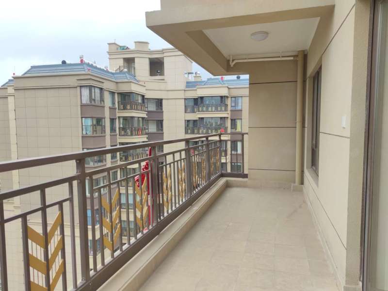 中海龙泉公馆阳台