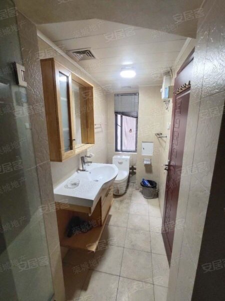 4室3廳3陽臺 大溪地衛(wèi)生間