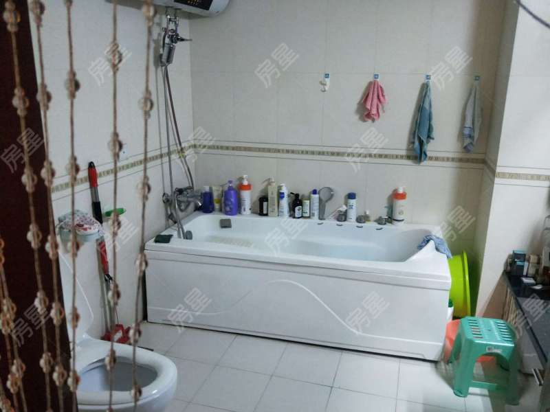 5室2廳2陽臺 世紀城詠春苑衛(wèi)生間