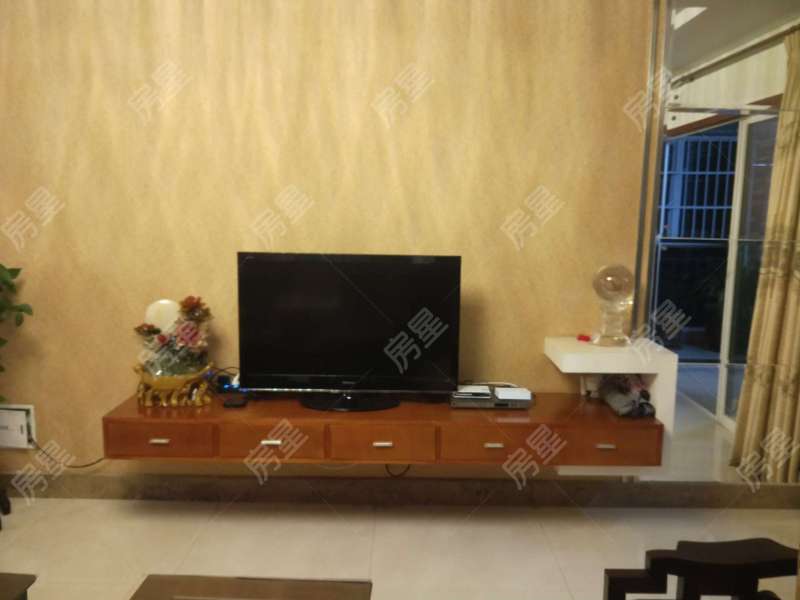 5室2廳2陽臺 世紀城詠春苑客廳