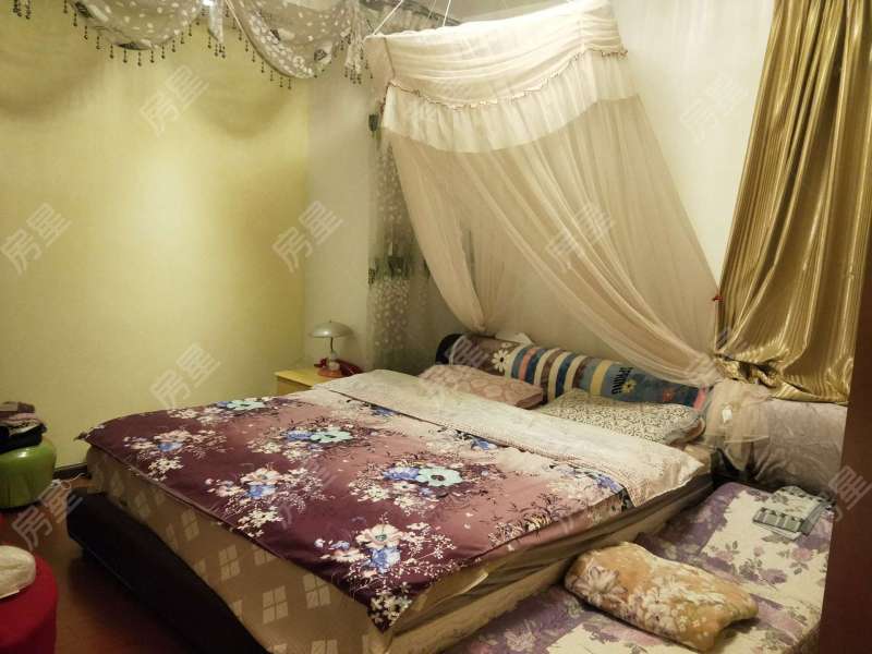 5室2廳2陽臺 世紀城詠春苑臥室