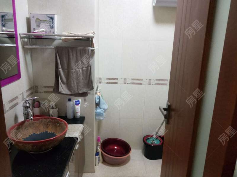 5室2廳2陽臺 世紀城詠春苑衛(wèi)生間