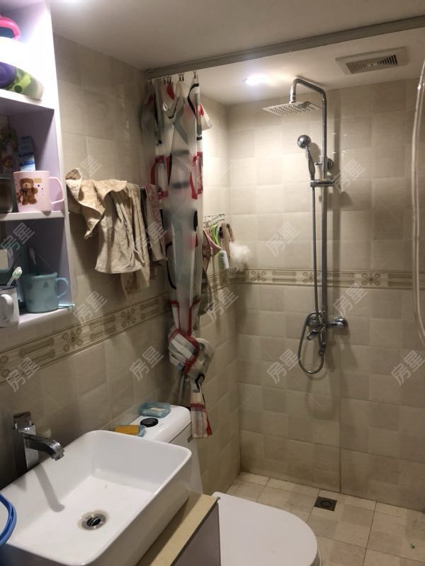 2室2廳2陽臺(tái) 玫瑰灣小區(qū)公寓衛(wèi)生間