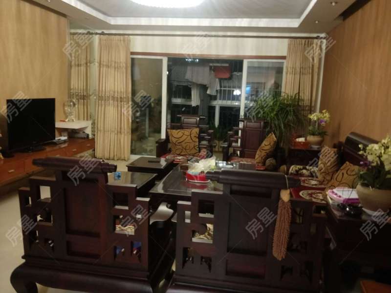 5室2廳2陽臺 世紀城詠春苑客廳