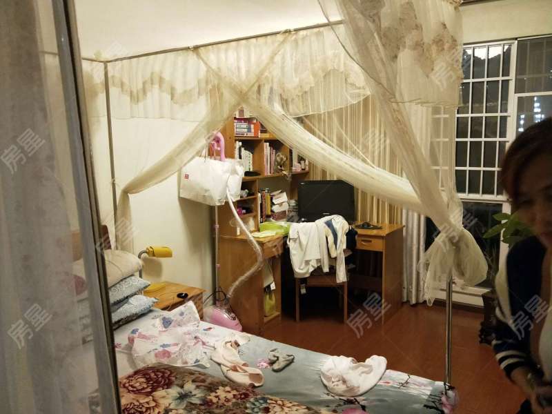 5室2廳2陽臺 世紀城詠春苑臥室