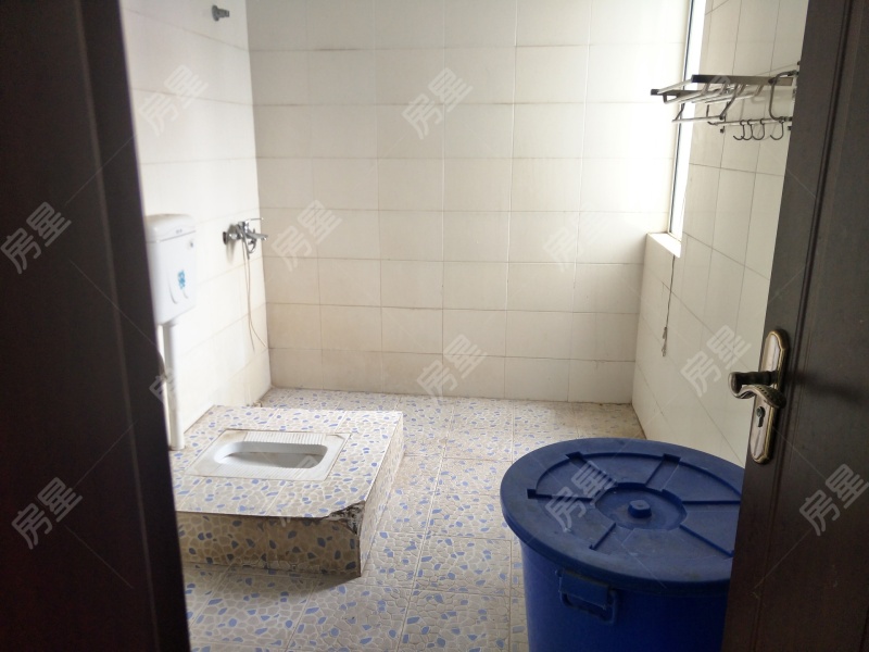 4室2廳2陽(yáng)臺(tái) 世紀(jì)城雅春苑衛(wèi)生間